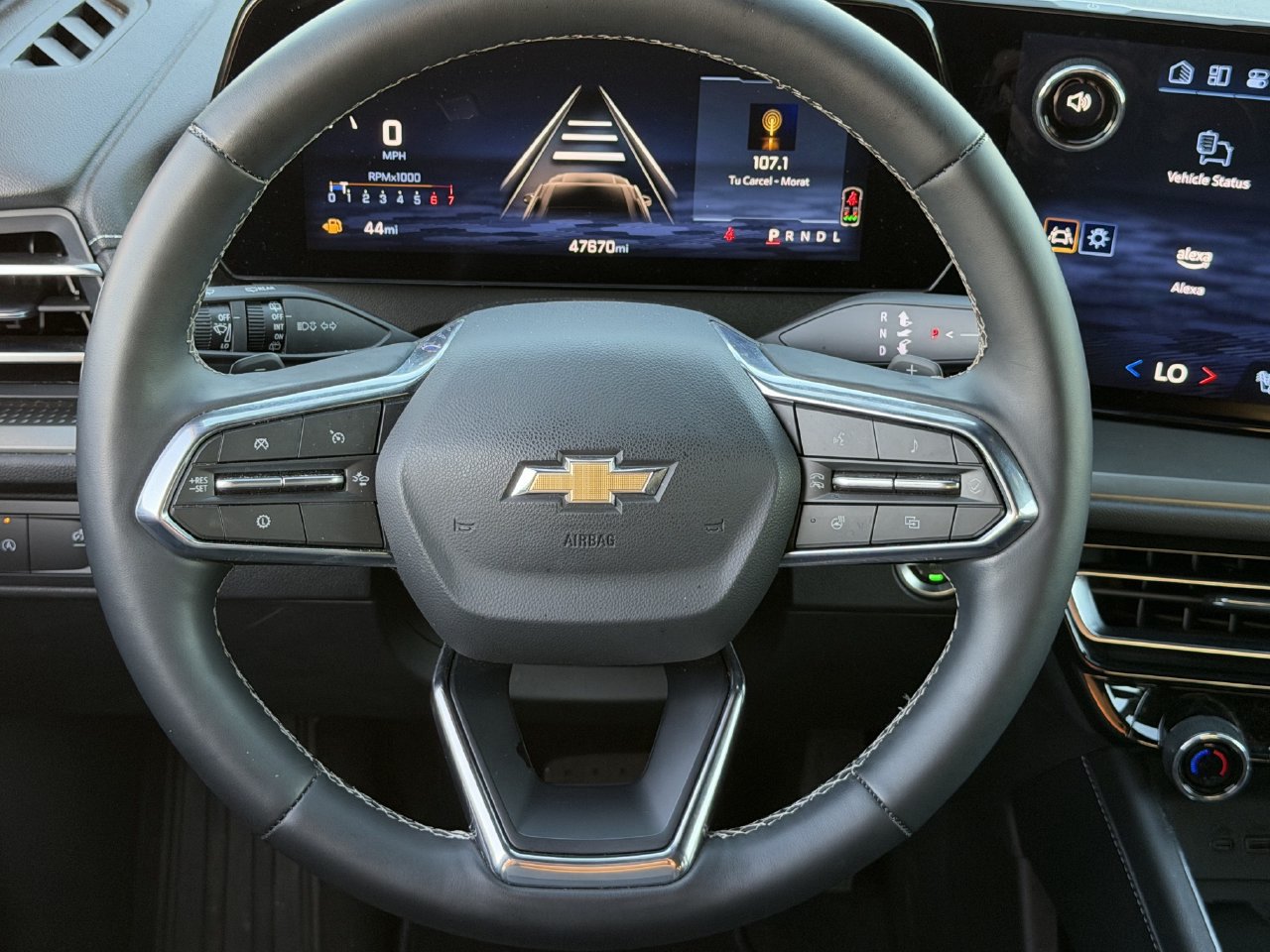 Used 2025 Chevrolet Traverse LT FWD image 11