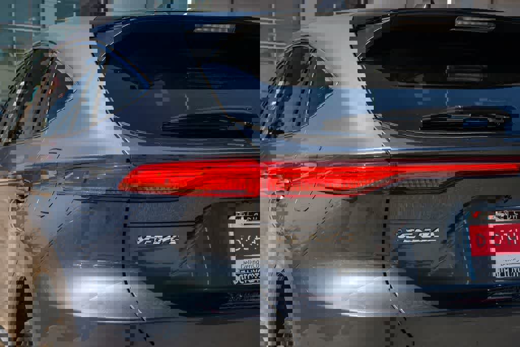 Used 2024 Toyota Venza LE AWD/4WD image 6