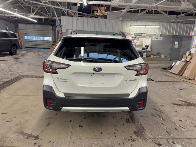 Used 2022 Subaru Outback Limited image 15