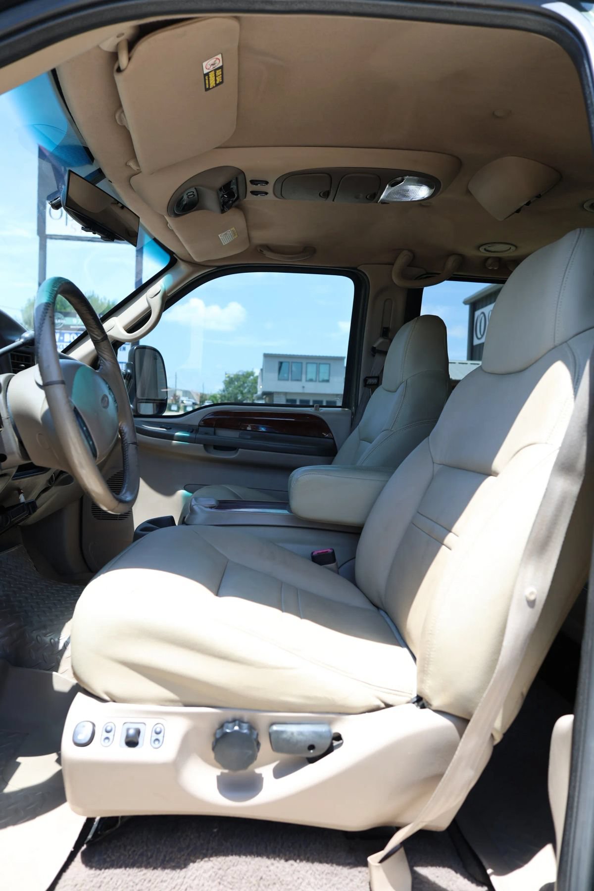 Used 2000 Ford Excursion Limited AWD/4WD image 24