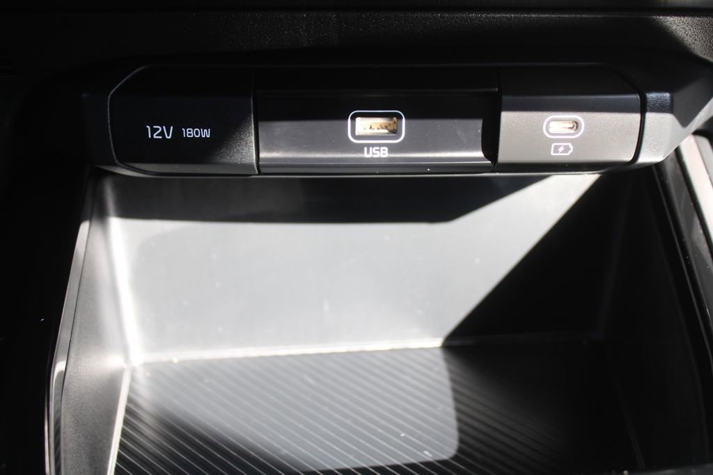 Used 2025 Kia Niro LX image 34