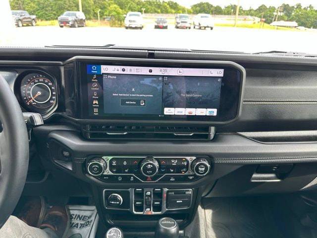 Certified 2025 Jeep Gladiator Overland AWD/4WD image 14