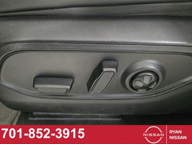 Used 2023 Jeep Grand Cherokee L Laredo image 36
