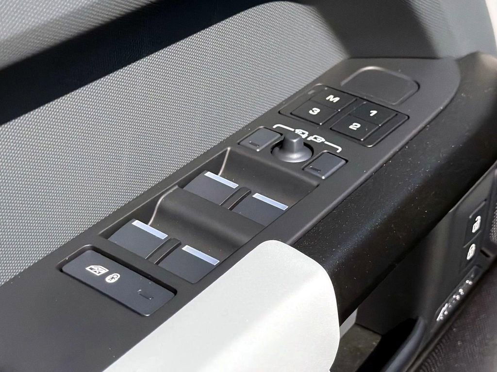 New 2026 Land Rover Defender 110 OCTA image 16