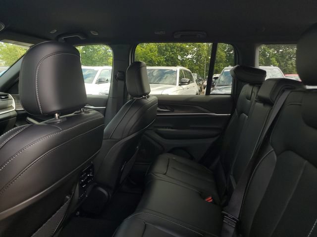 New 2026 Jeep Grand Cherokee Limited w/ Trailer Tow Package AWD/4WD image 10