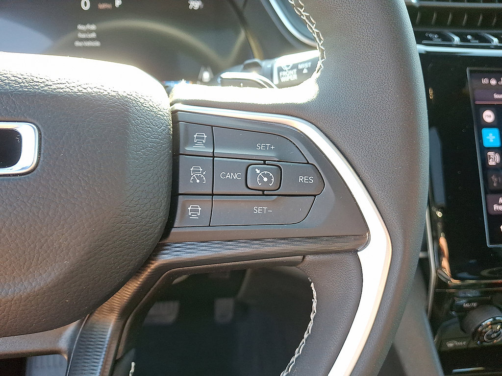 Certified 2025 Jeep Grand Cherokee L Altitude AWD/4WD image 10