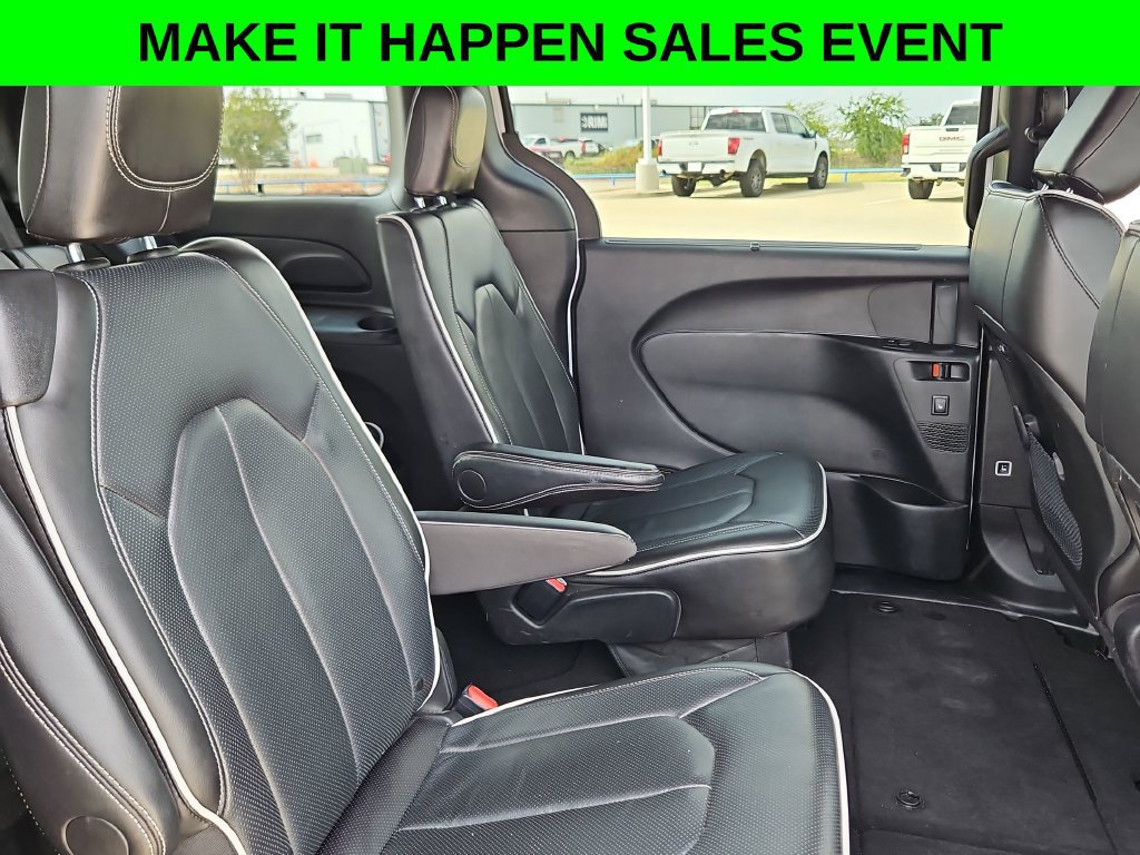 Used 2025 Chrysler Pacifica Limited FWD image 27