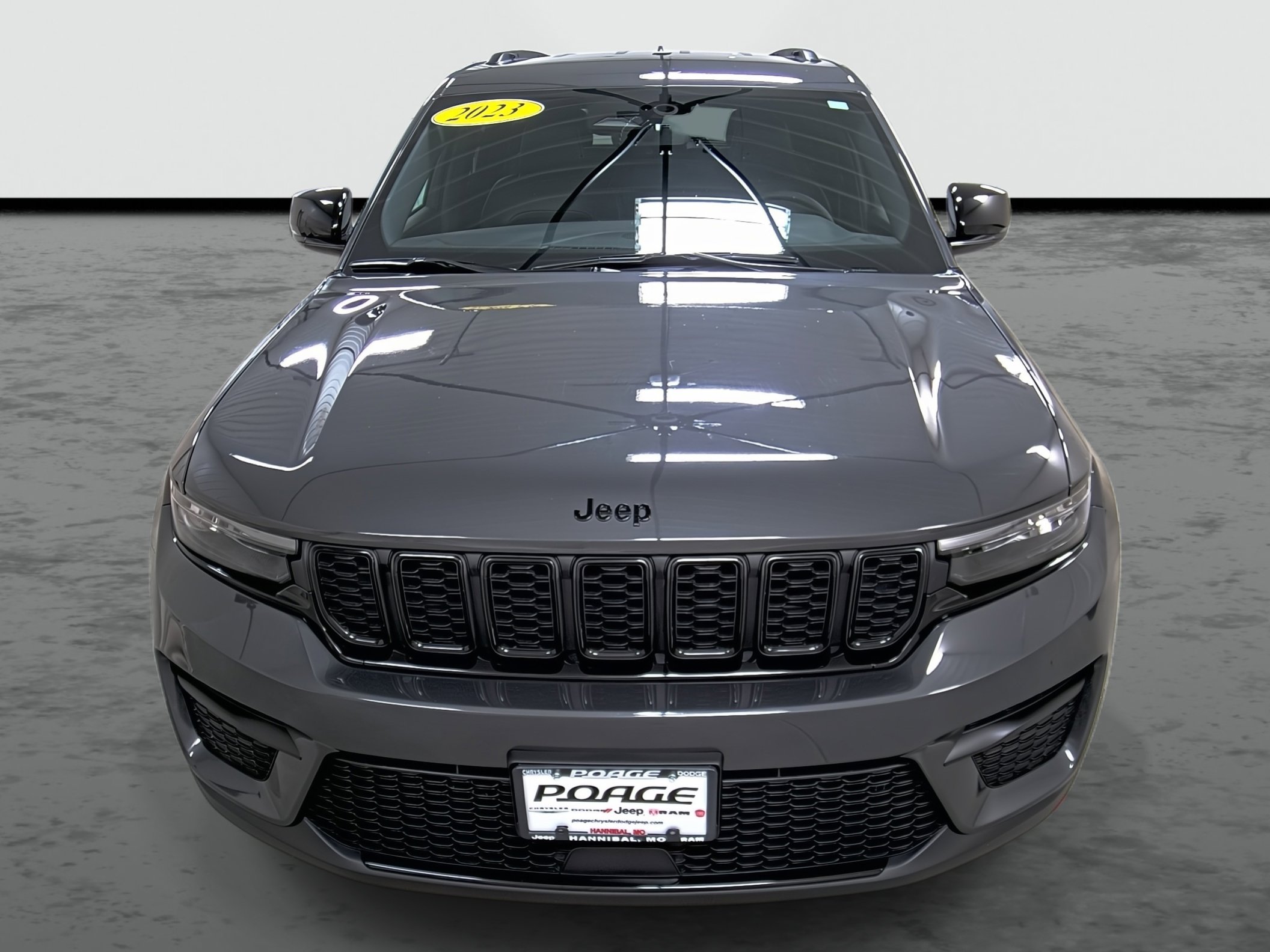 Used 2023 Jeep Grand Cherokee Altitude AWD/4WD image 6