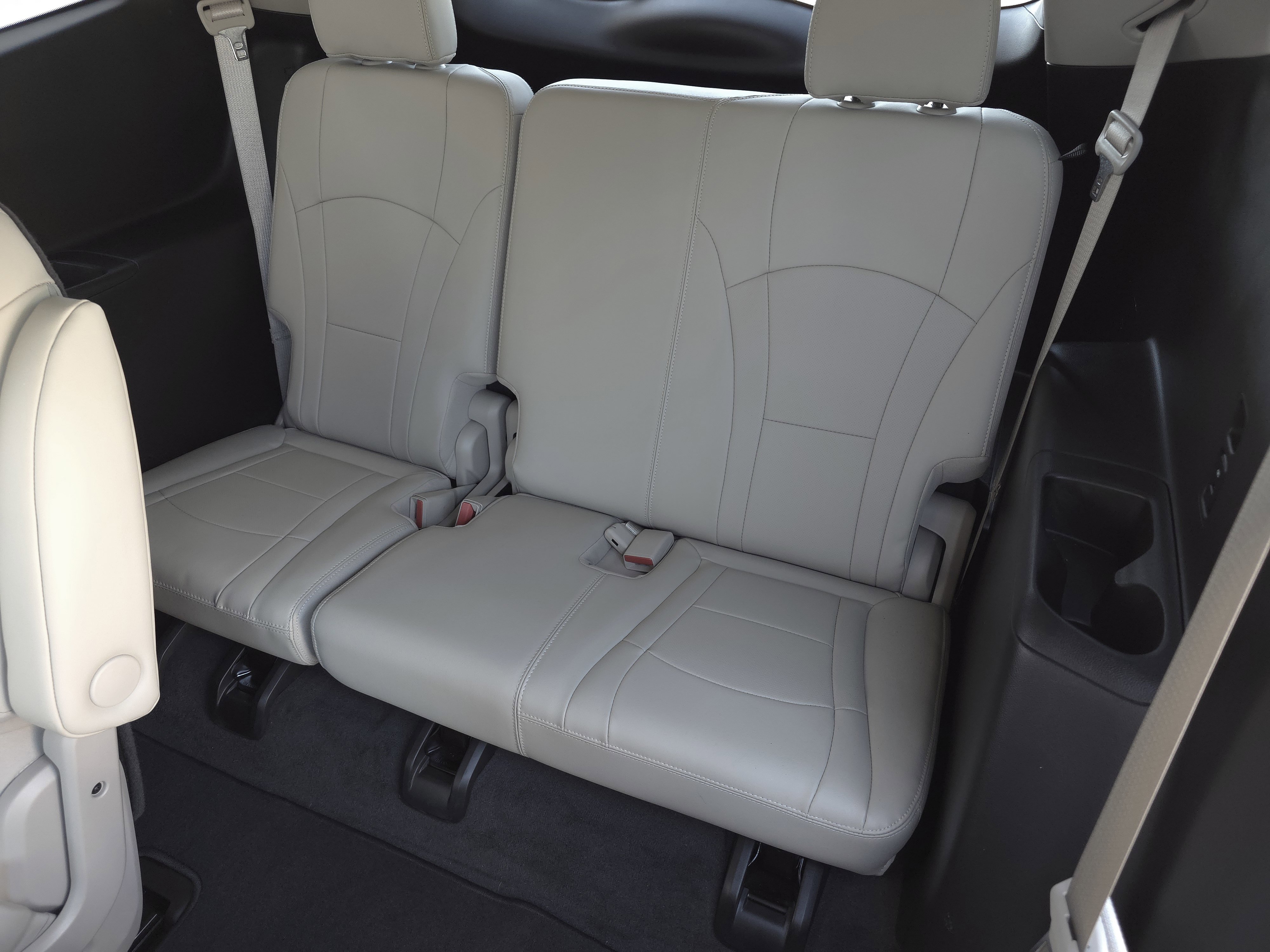 Used 2019 Buick Enclave Essence image 29