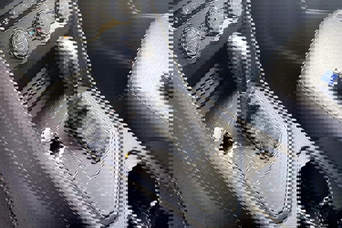 Used 2018 Volkswagen Tiguan SE w/ Panoramic Sunroof Package FWD image 15