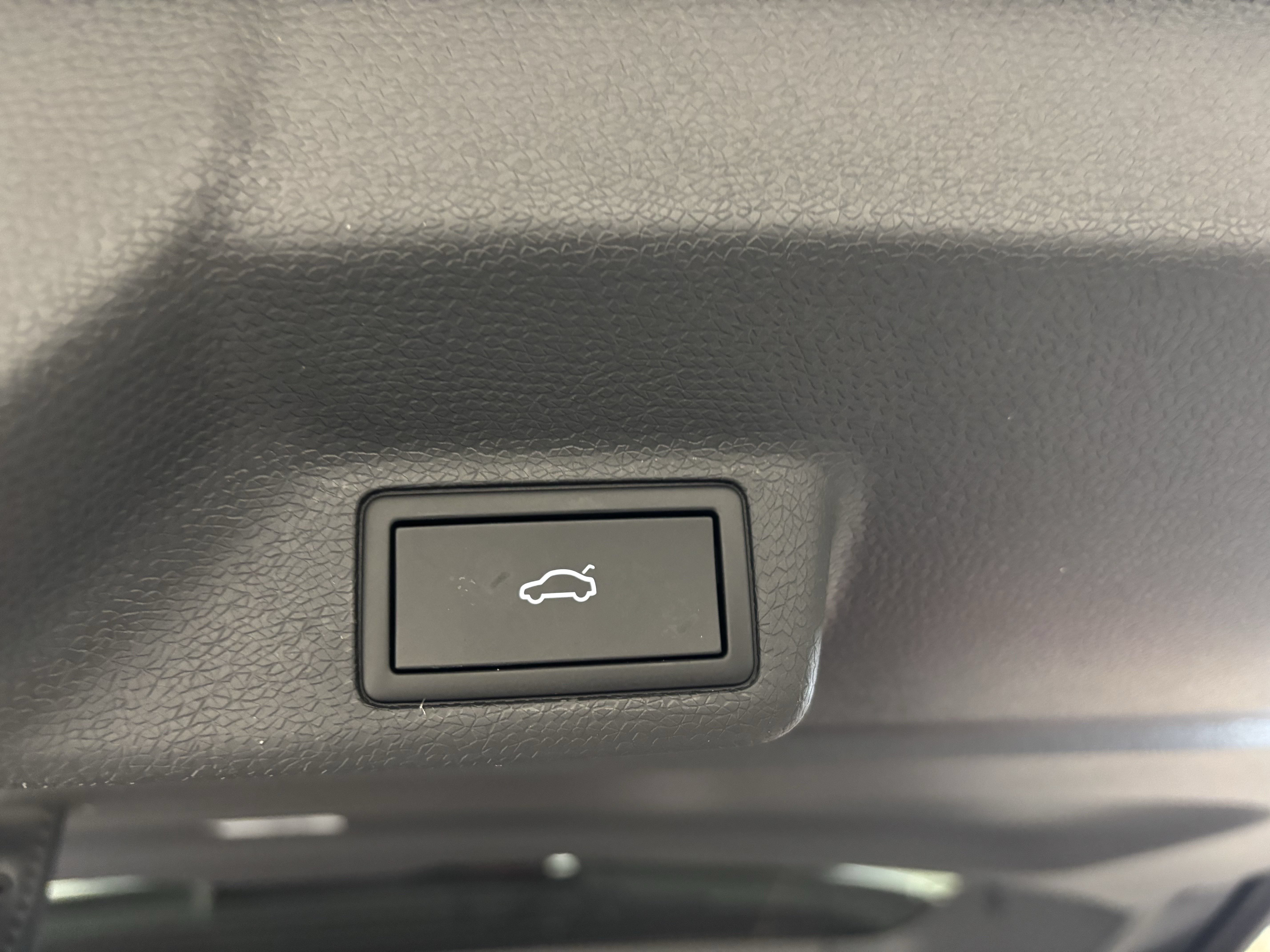 New 2025 Volkswagen ID. Buzz Pro S RWD image 18