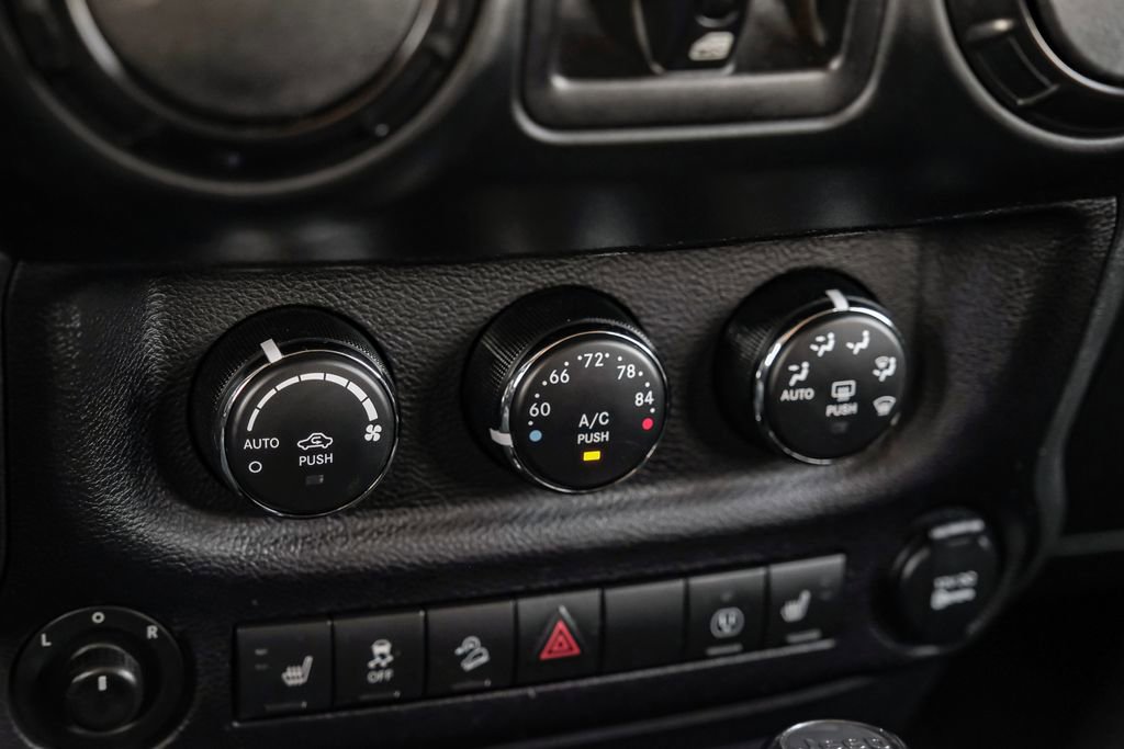 Used 2017 Jeep Wrangler Unlimited Rubicon image 25