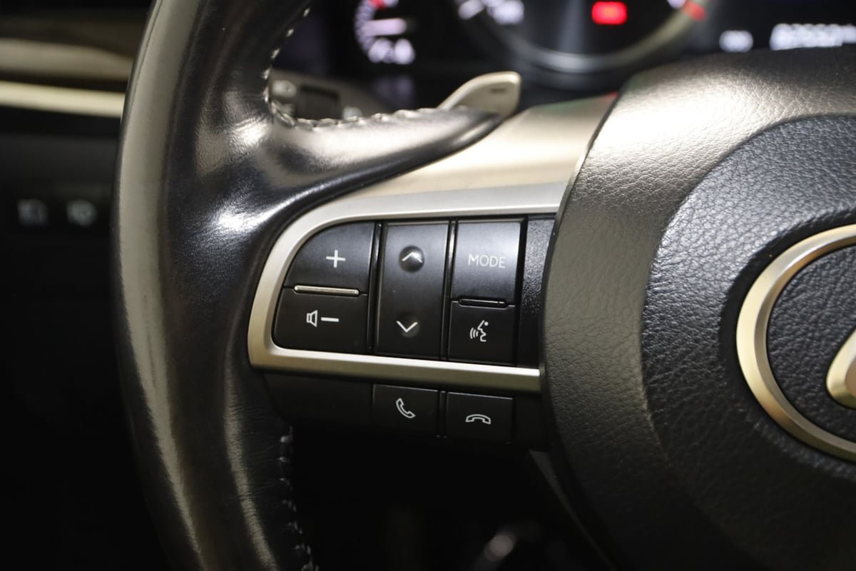 Used 2020 Lexus LX 570 4WD w/ Luxury Package image 38