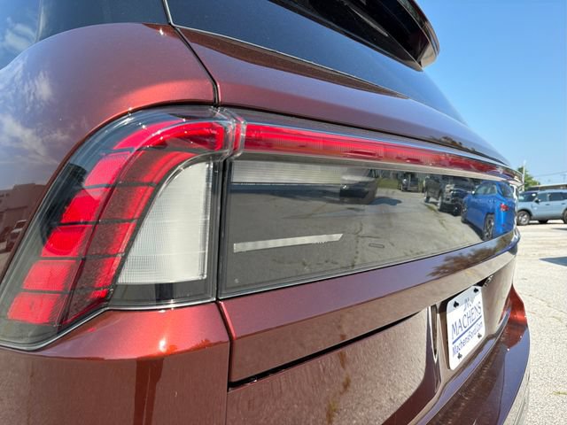 New 2027 Lincoln Navigator Reserve AWD/4WD image 17