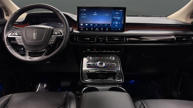 Used 2022 Lincoln Nautilus Reserve AWD/4WD image 11