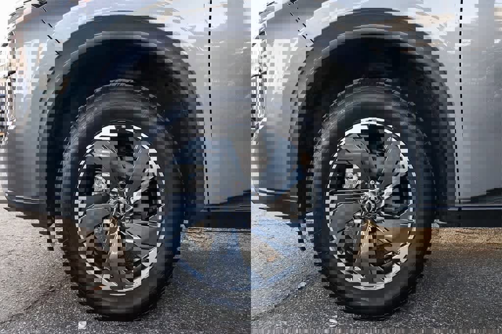 Used 2024 Nissan Rogue SV image 11