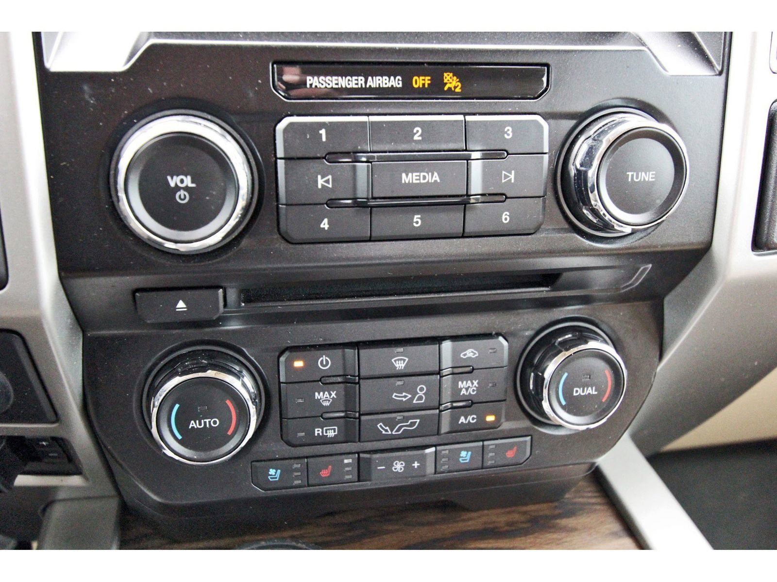 Used 2018 Ford F150 Lariat RWD image 25