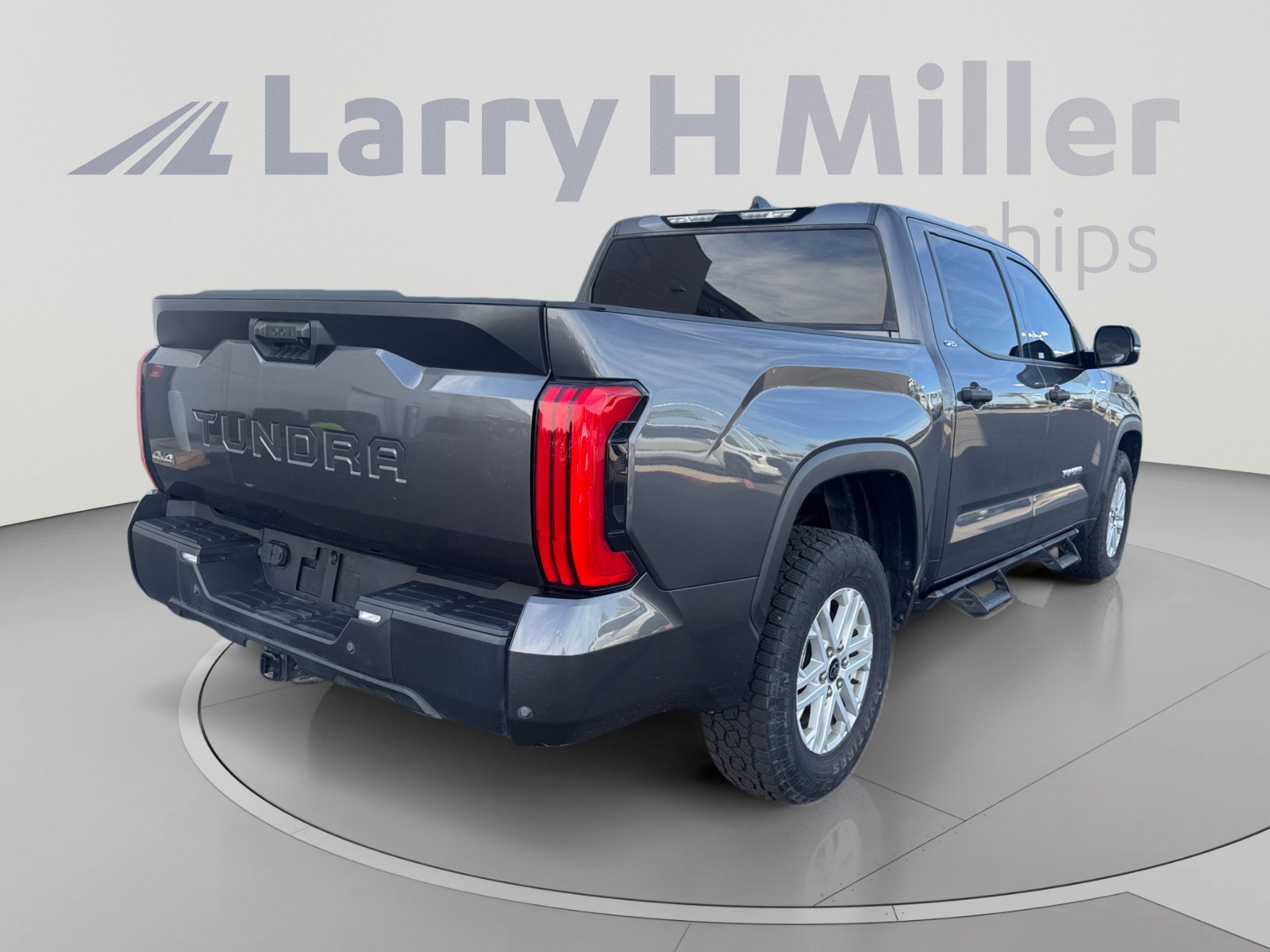 Used 2023 Toyota Tundra SR5 w/ SR5 Convenience Package AWD/4WD image 5