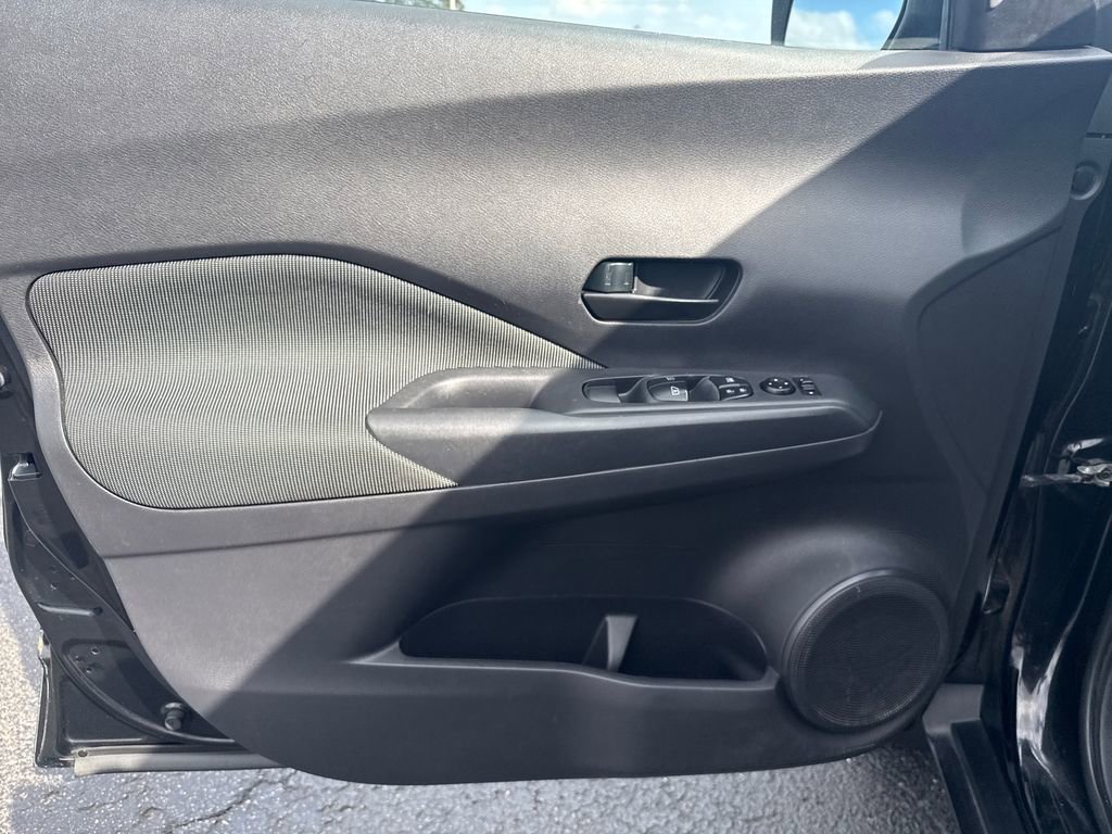 Used 2020 Nissan Kicks S image 11