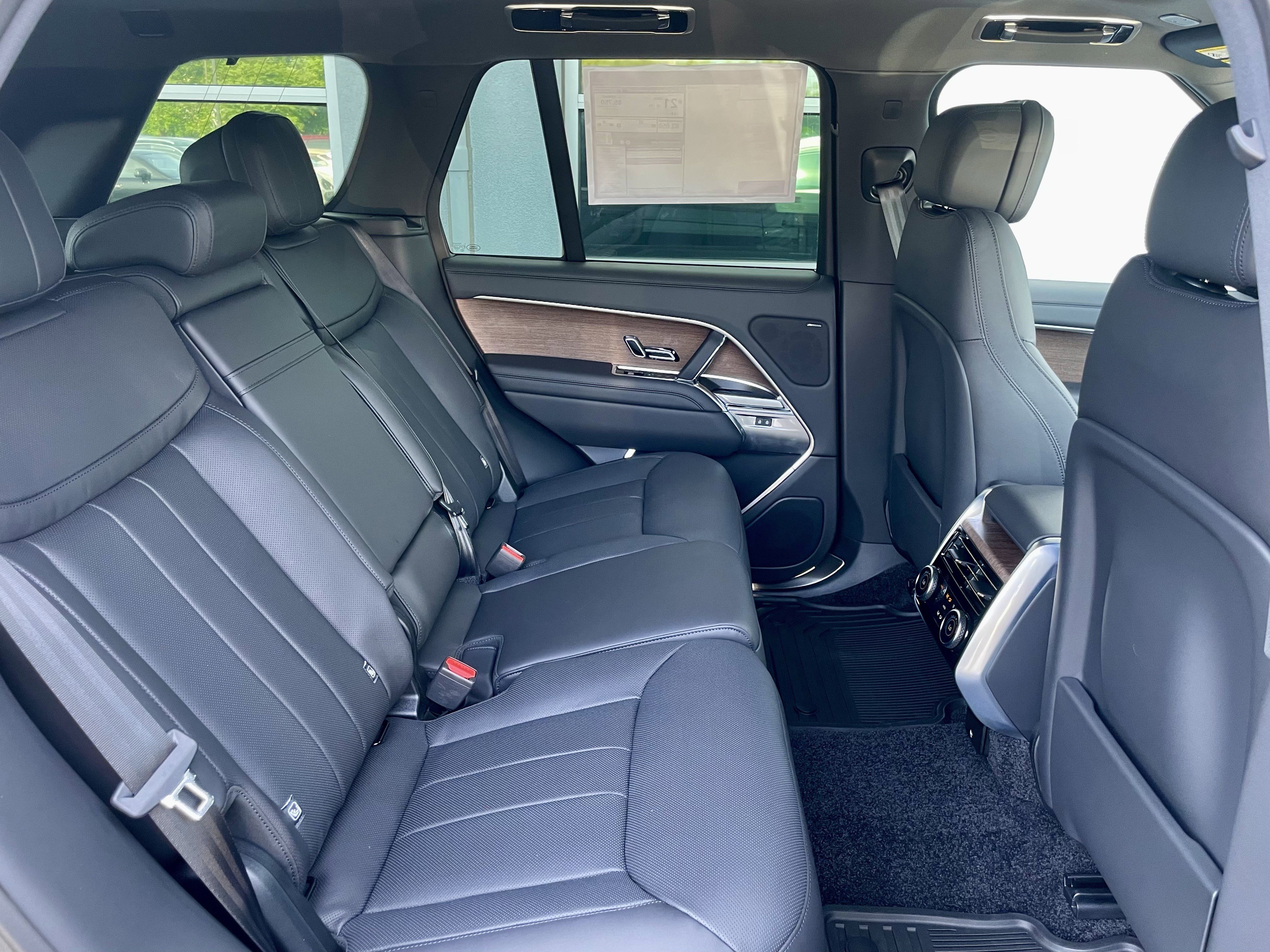 New 2025 Land Rover Range Rover SE image 31