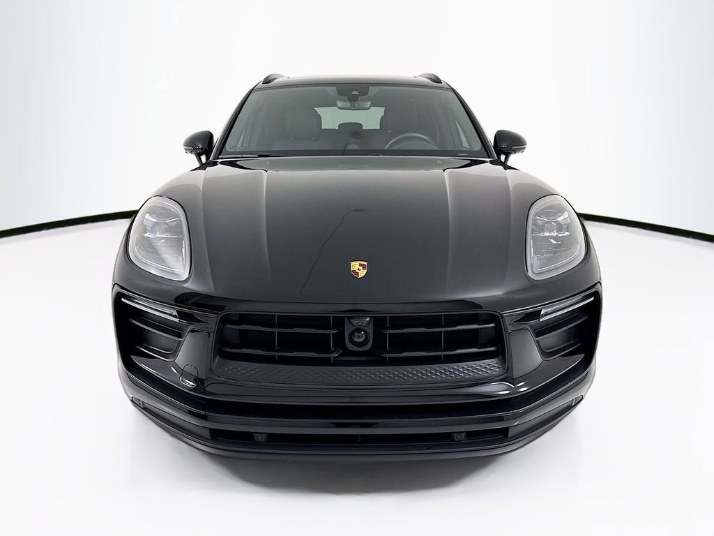 Certified 2025 Porsche Macan image 6