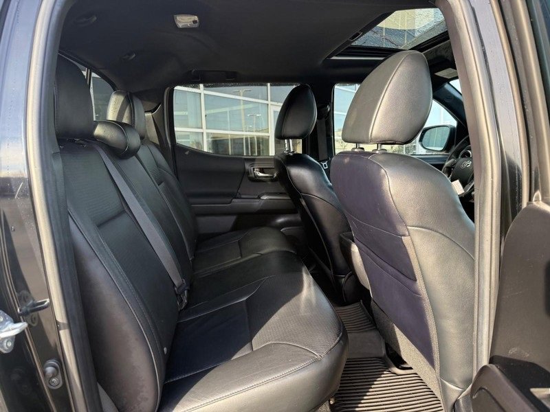 Used 2022 Toyota Tacoma TRD Sport w/ TRD Premium Sport Package image 11