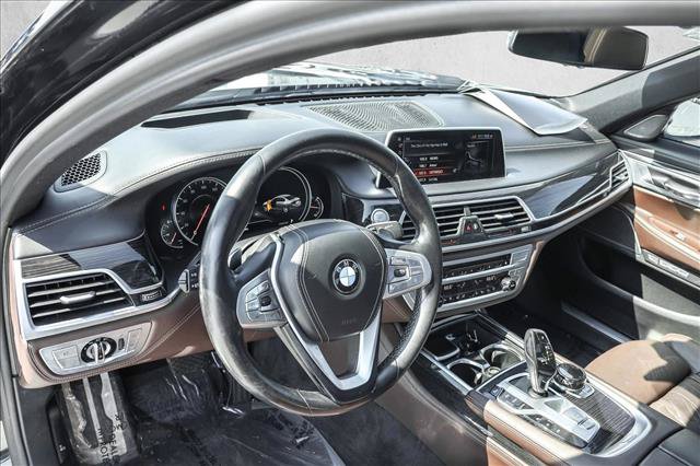 Used 2017 BMW 750i xDrive AWD/4WD image 10