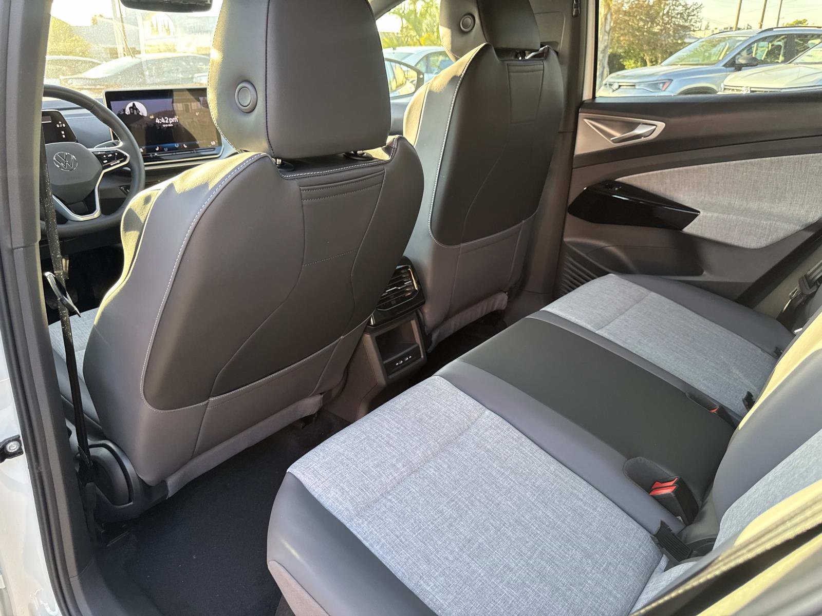 New 2025 Volkswagen ID.4 Pro image 11