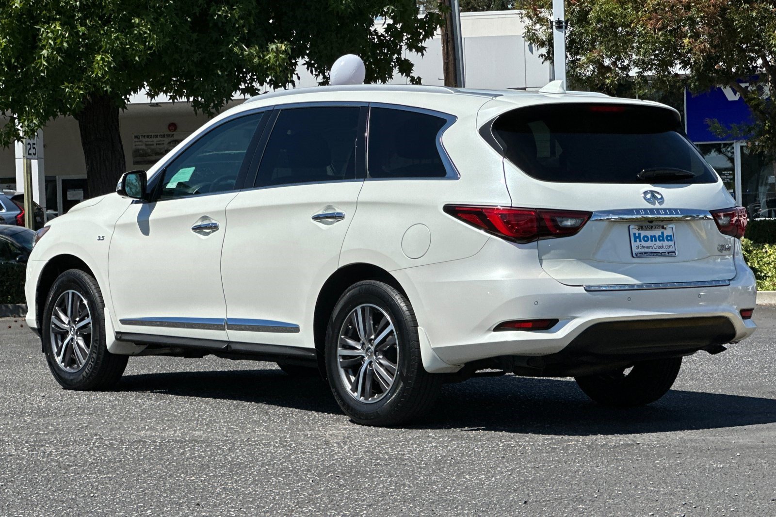 Used 2019 INFINITI QX60 Luxe w/ Essential Package AWD/4WD image 3