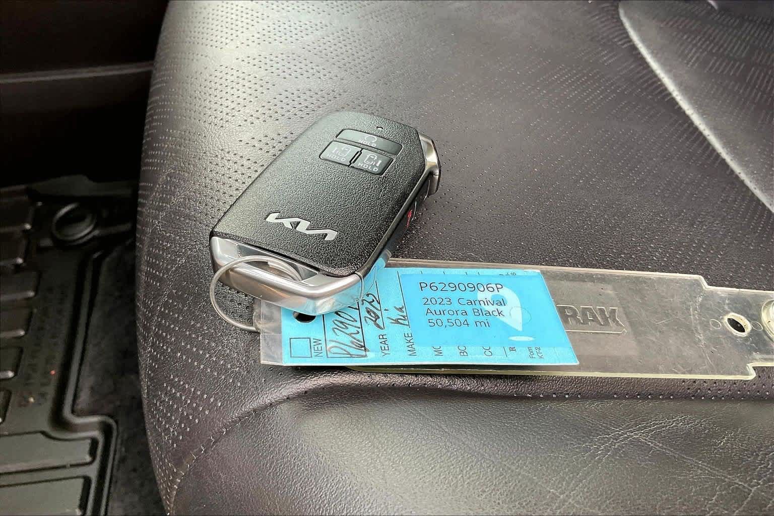 Certified 2023 Kia Carnival LX FWD image 2