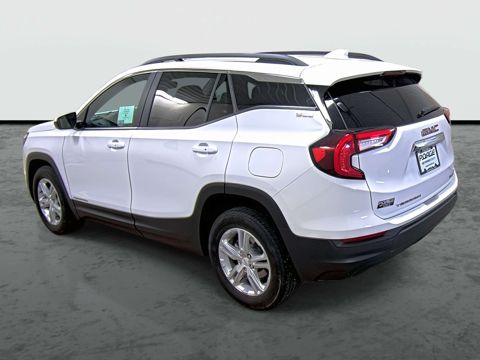 Used 2024 GMC Terrain SLE w/ Driver Convenience Package AWD/4WD image 2