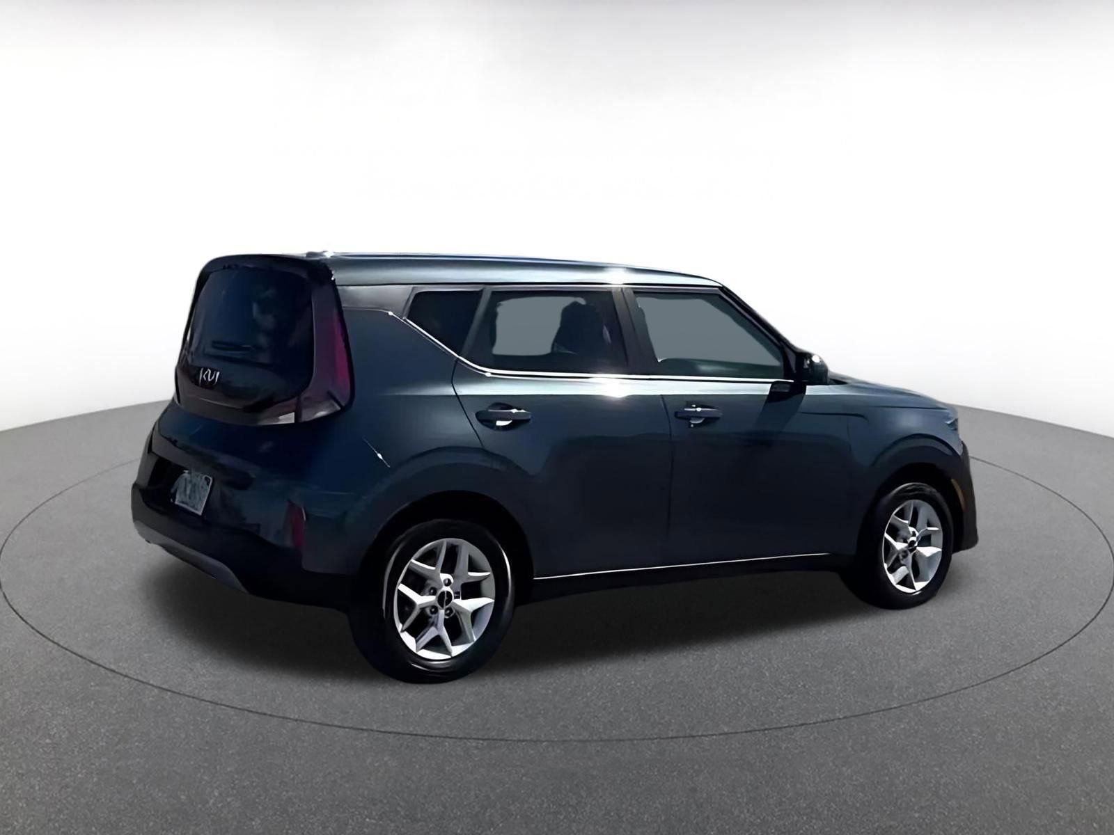 Used 2025 Kia Soul LX w/ LX Technology Package FWD image 10