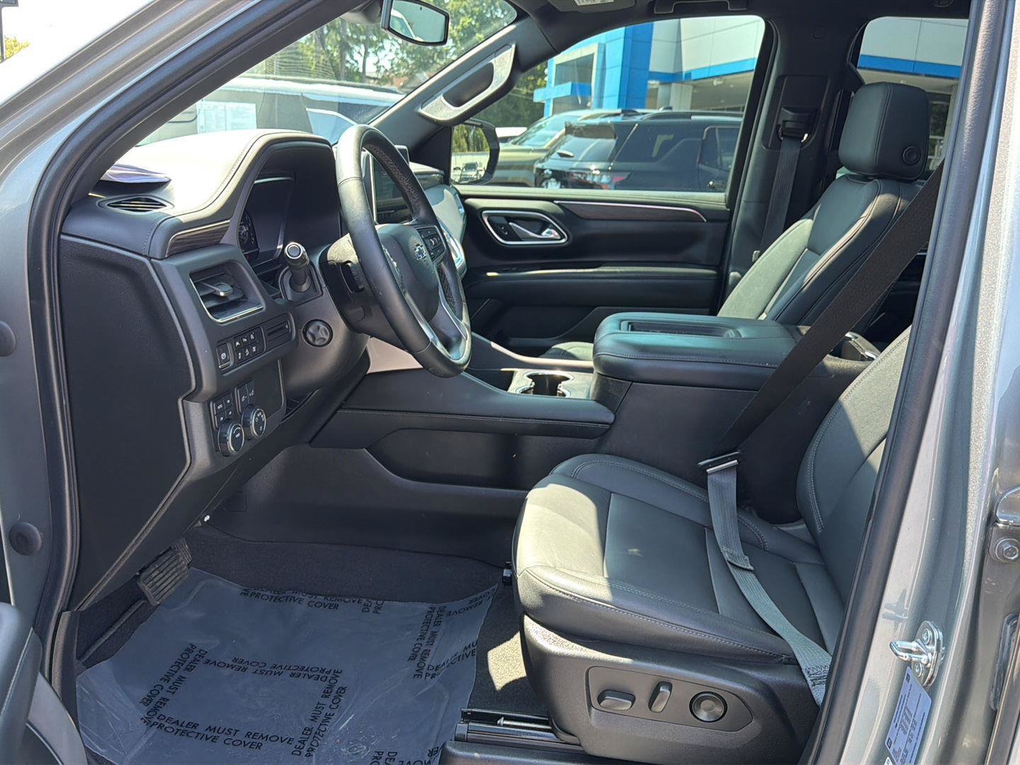 Used 2023 Chevrolet Tahoe Z71 w/ Luxury Package AWD/4WD image 10
