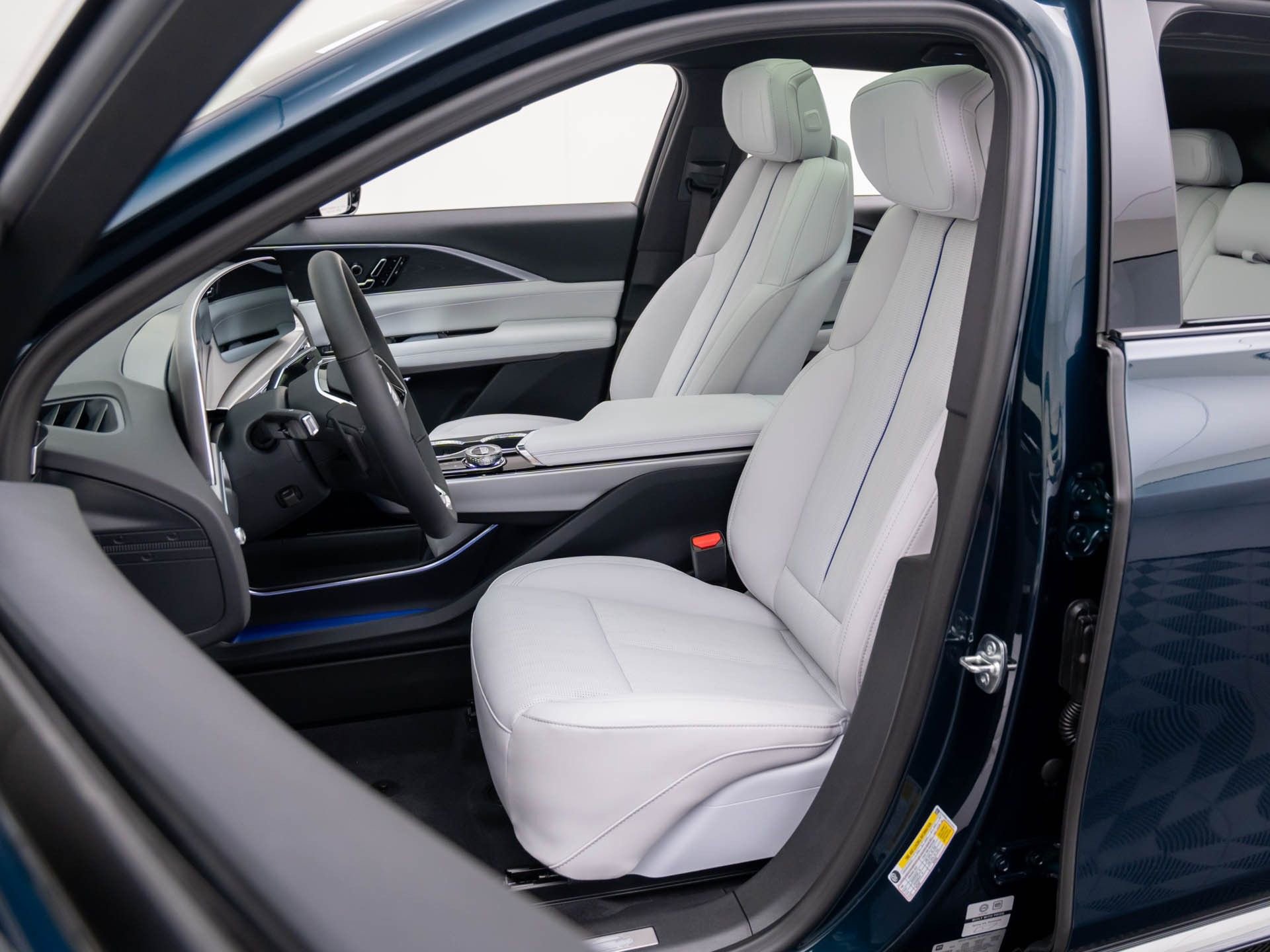 New 2026 Cadillac Lyriq Luxury image 9