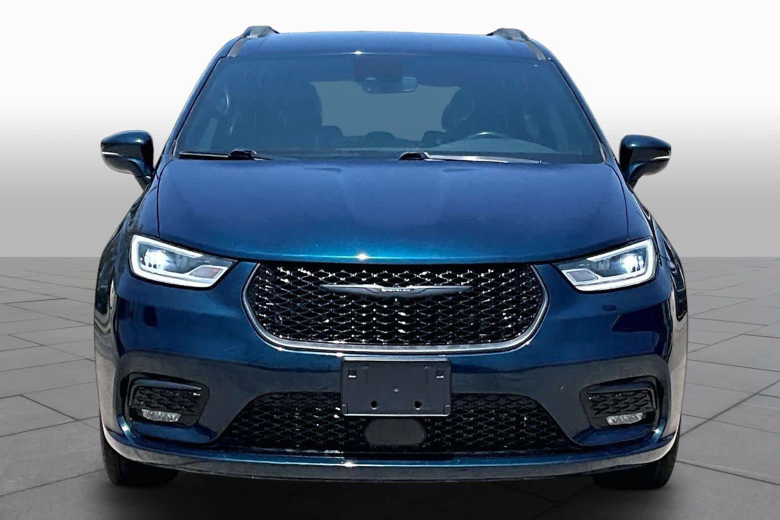 Used 2021 Chrysler Pacifica Touring w/ S Appearance Package FWD image 4