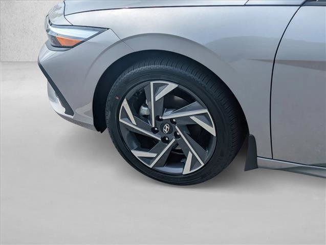 Certified 2025 Hyundai Elantra SEL image 11
