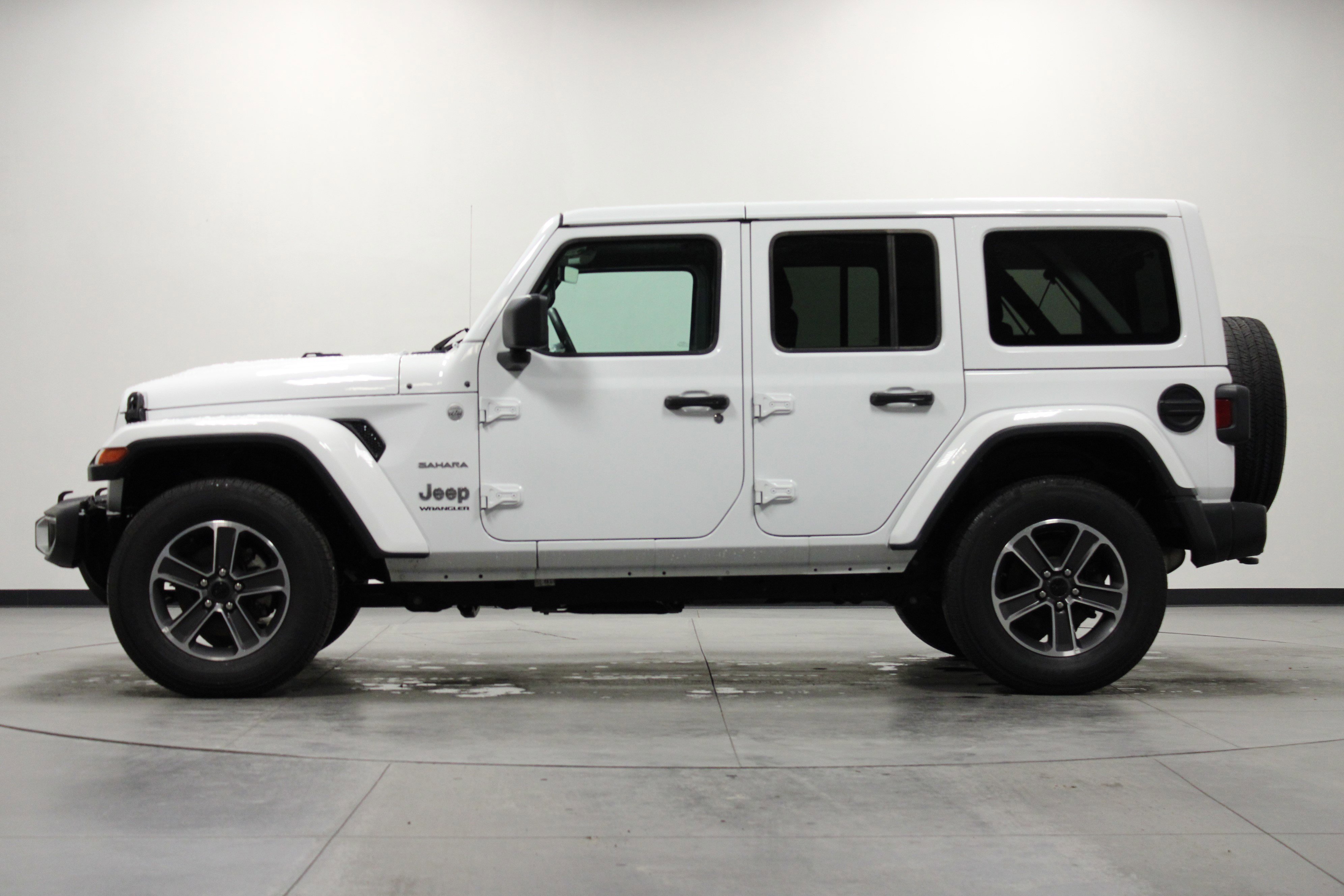 Used 2023 Jeep Wrangler Sahara AWD/4WD image 7