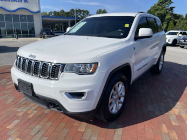 Used 2021 Jeep Grand Cherokee Laredo AWD/4WD image 1