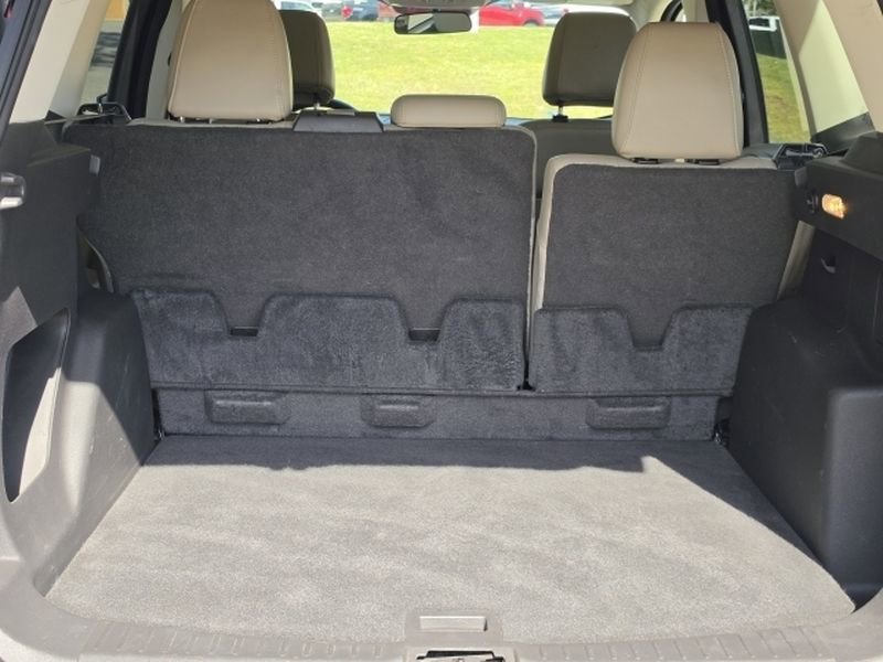 Used 2017 Ford Escape SE w/ SE Leather Comfort Package FWD image 11