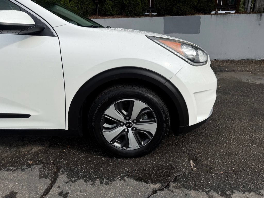 Used 2017 Kia Niro LX FWD image 12