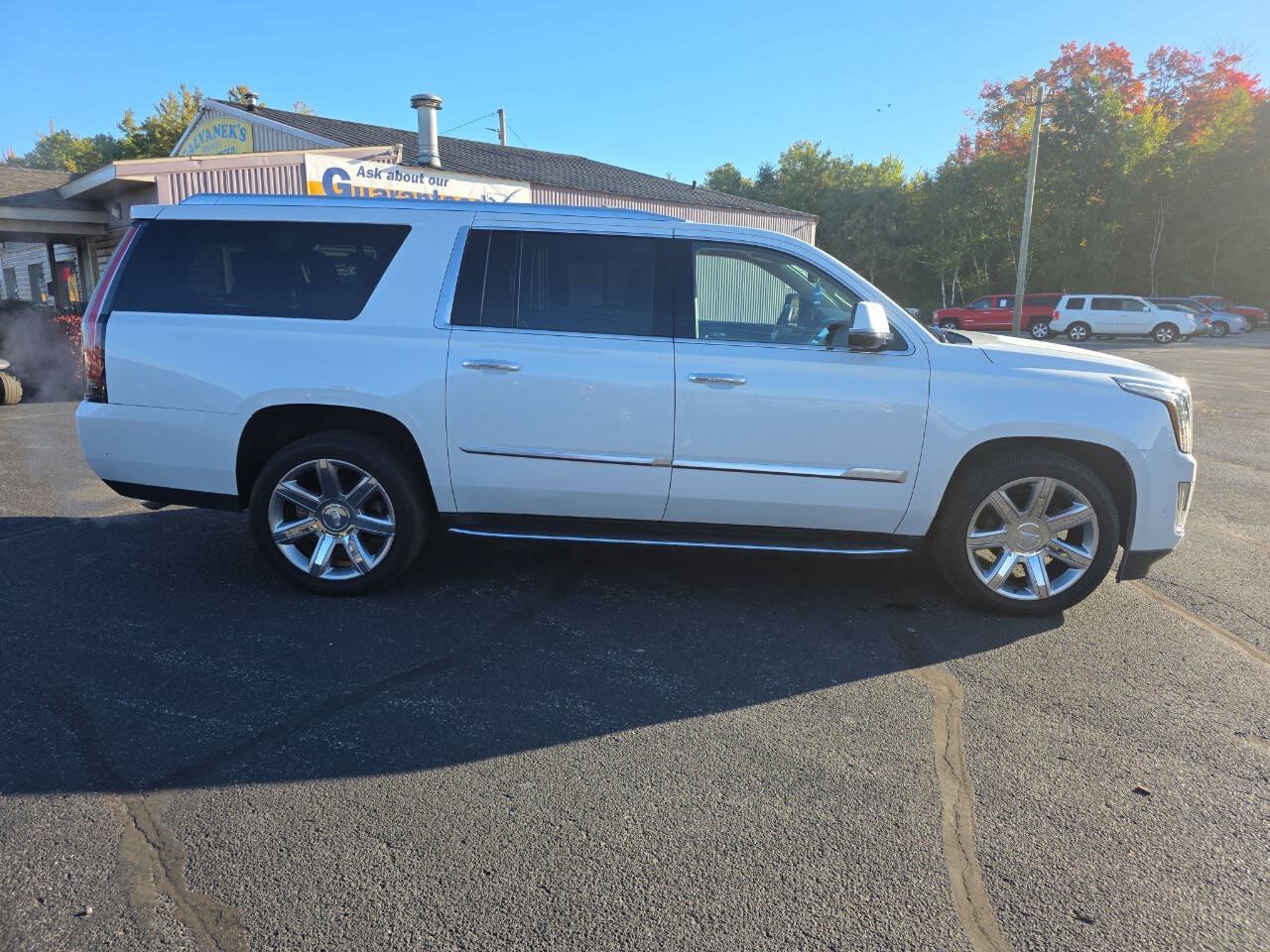 Used 2020 Cadillac Escalade ESV Luxury AWD/4WD image 5