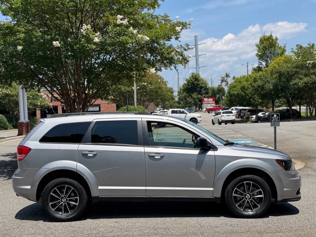 Used 2018 Dodge Journey SE w/ Blacktop Package FWD image 6