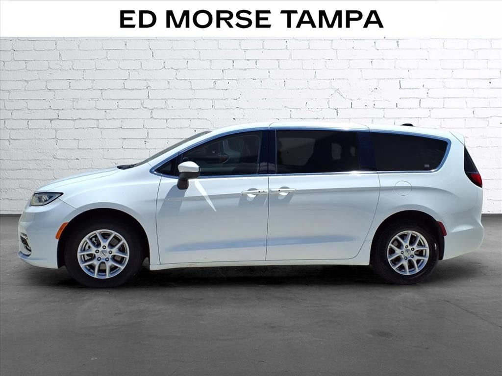 Used 2023 Chrysler Pacifica Touring-L FWD video 2