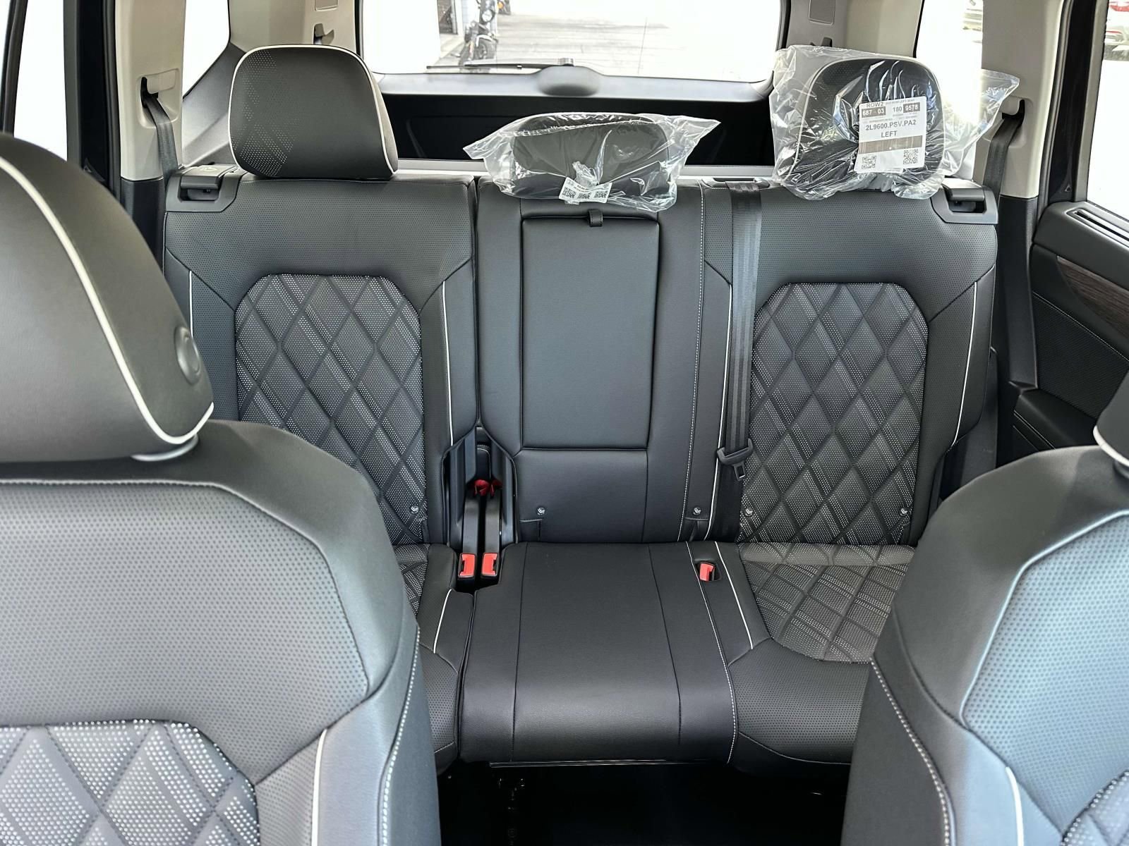 New 2026 Volkswagen Atlas SEL Premium R-Line image 13