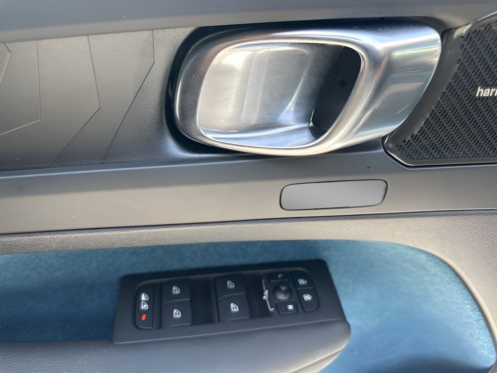 Used 2023 Volvo C40 P8 Recharge Ultimate image 27