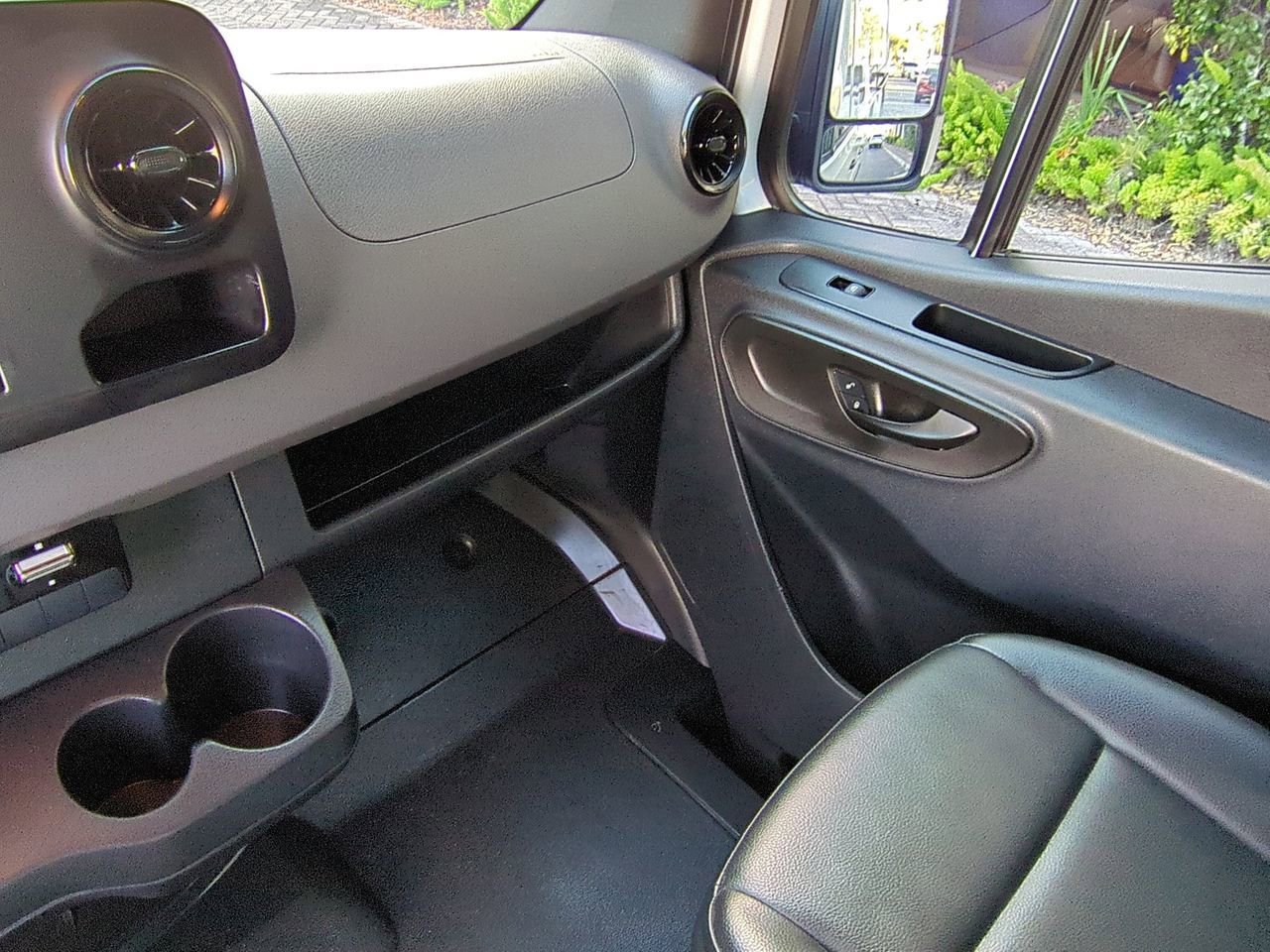 Used 2019 Mercedes-Benz Sprinter 144 Cargo image 17