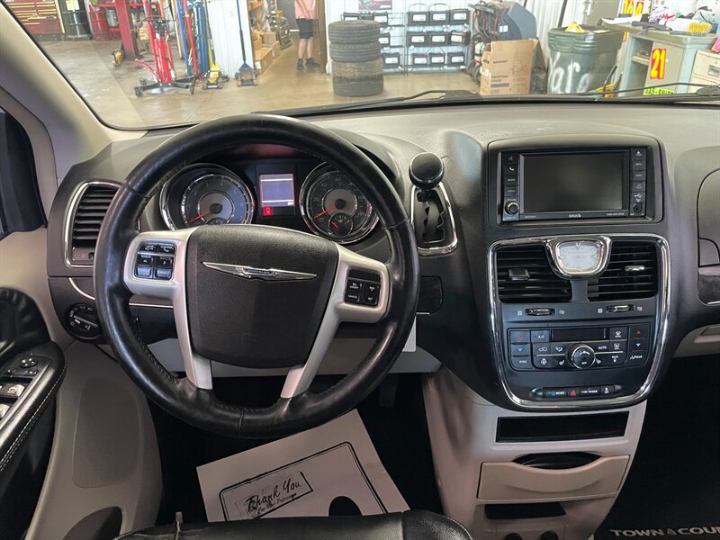 Used 2015 Chrysler Town & Country Touring-L w/ Driver Convenience Group FWD image 7