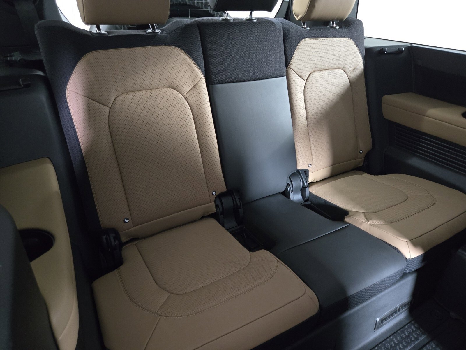 New 2026 Land Rover Defender 130 V8 image 18