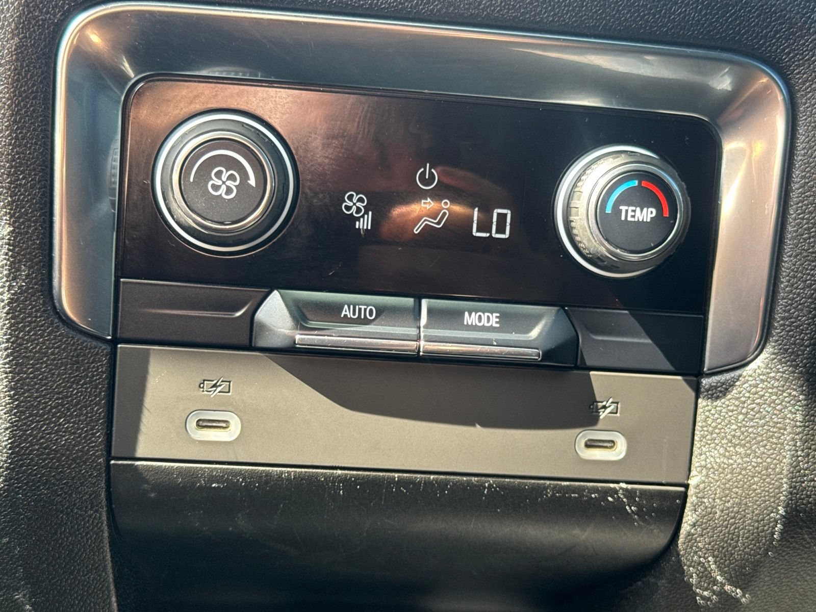 Used 2022 Chevrolet Suburban LT RWD image 36