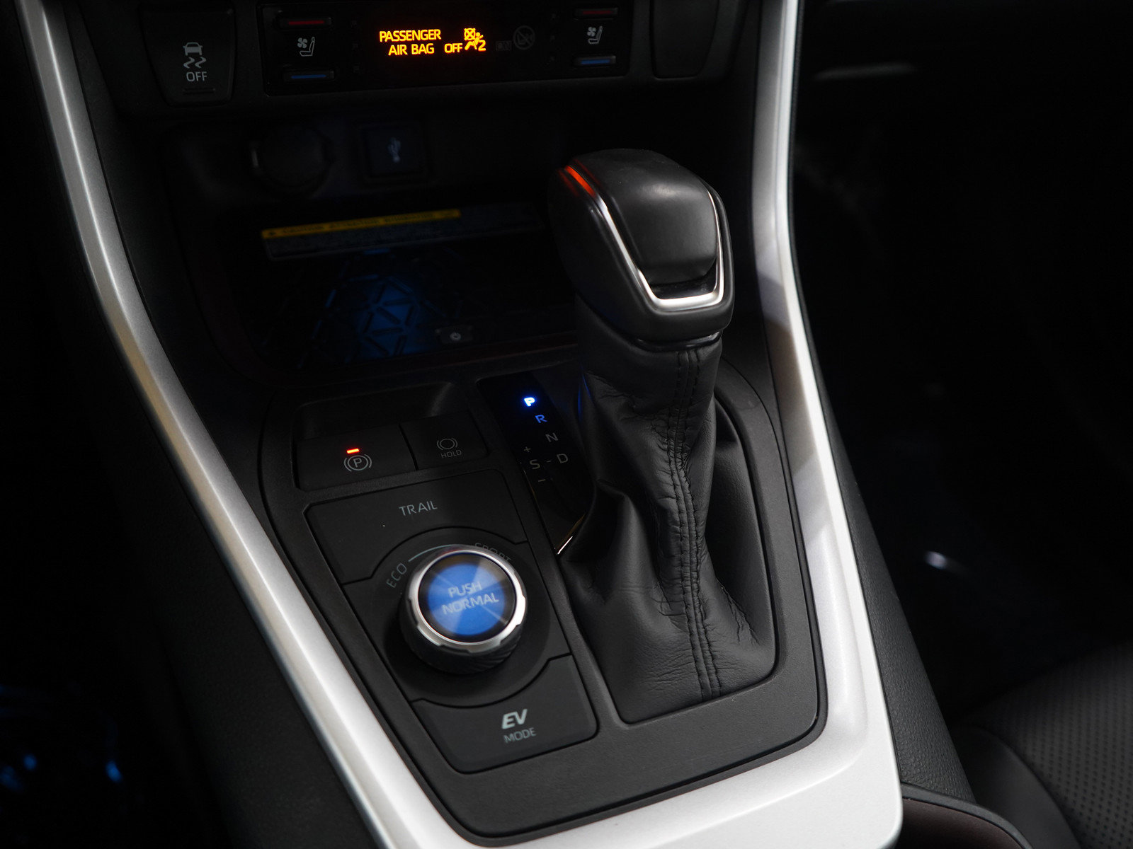 Used 2020 Toyota RAV4 Limited image 23